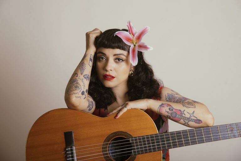 Lee más sobre el artículo MON LAFERTE NOMINADA EN LA ENTREGA 21 DE LOS LATIN GRAMMY COMO “MEJOR CANCION DE ROCK” Y “MEJOR CANCION  ALTERNATIVA”