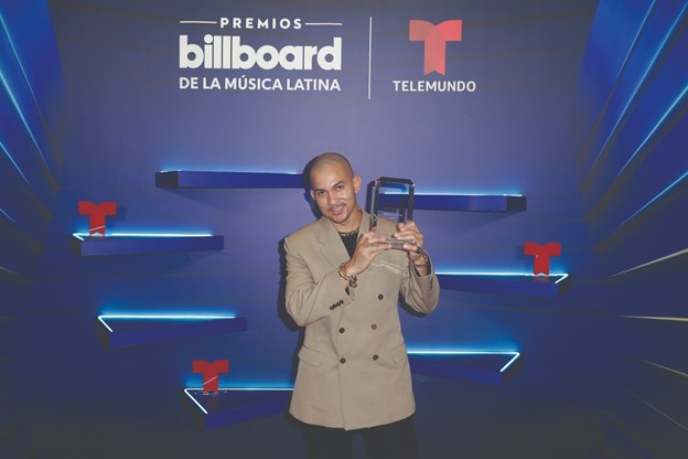 Lee más sobre el artículo TAINY, EL PRODUCTOR NÚMERO UNO DE LA MÚSICA LATINA, RECIBIÓ EL CODICIADO PREMIO AL PRODUCTOR DEL AÑO EN LOS PREMIOS BILLBOARD DE LA MÚSICA LATINA 2020