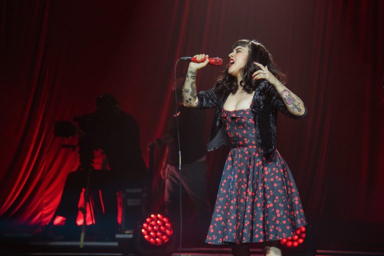 Lee más sobre el artículo MON LAFERTE DA CONCIERTO MUNDIAL