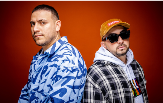 Lee más sobre el artículo CHRIS JEDI Y GABY MUSIC ANUNCIAN SU NUEVO SELLO DISCOGRÁFICO “LA FAMILIA”