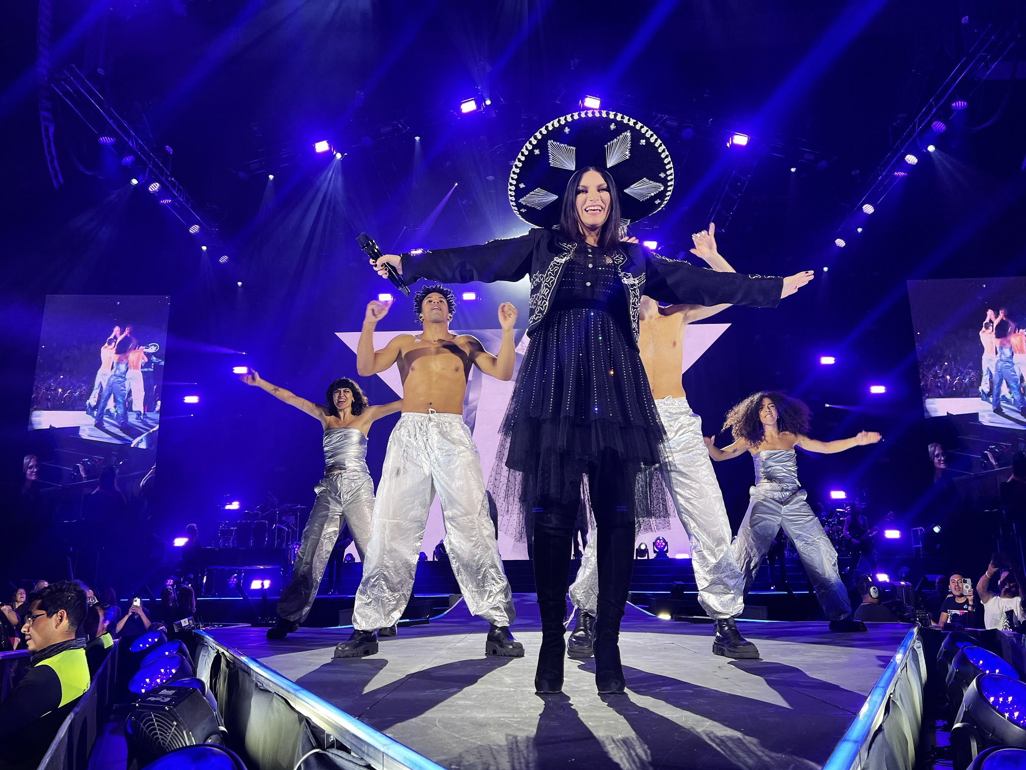 En este momento estás viendo Laura Pausini se presenta con soldout en Arena CDMX