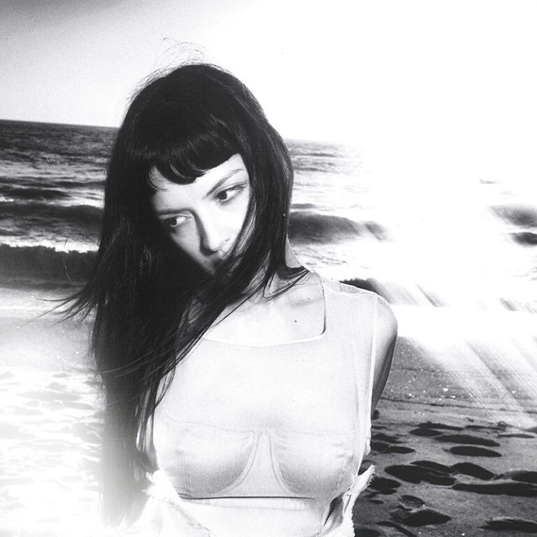 Lee más sobre el artículo THE MARÍAS PRESENTAN SU ESPERADO NUEVO SENCILLO “BACK TO ME” Y UN INESPERADO LADO B: “NOBODY NEW”