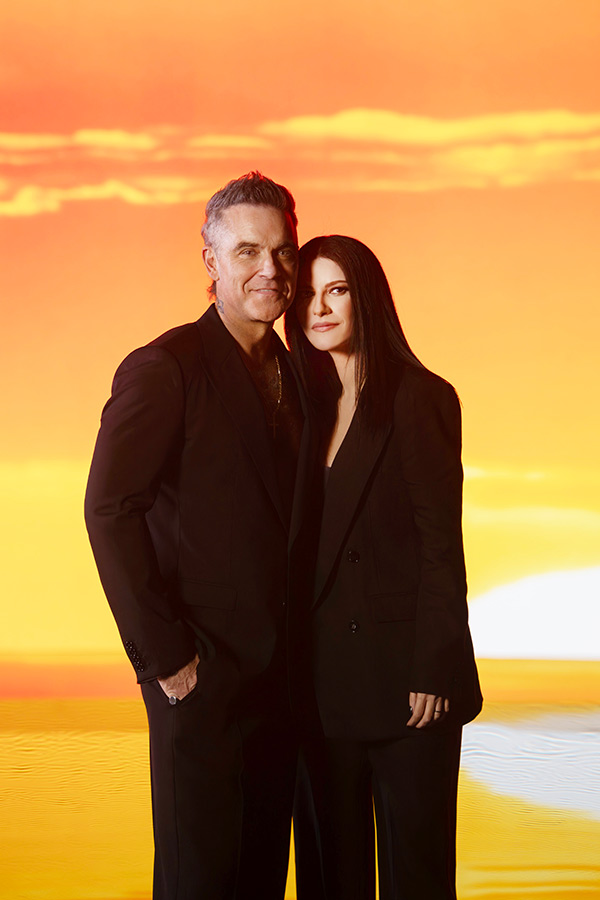 En este momento estás viendo Laura Pausini y Robbie Williams estrenan “Desire”